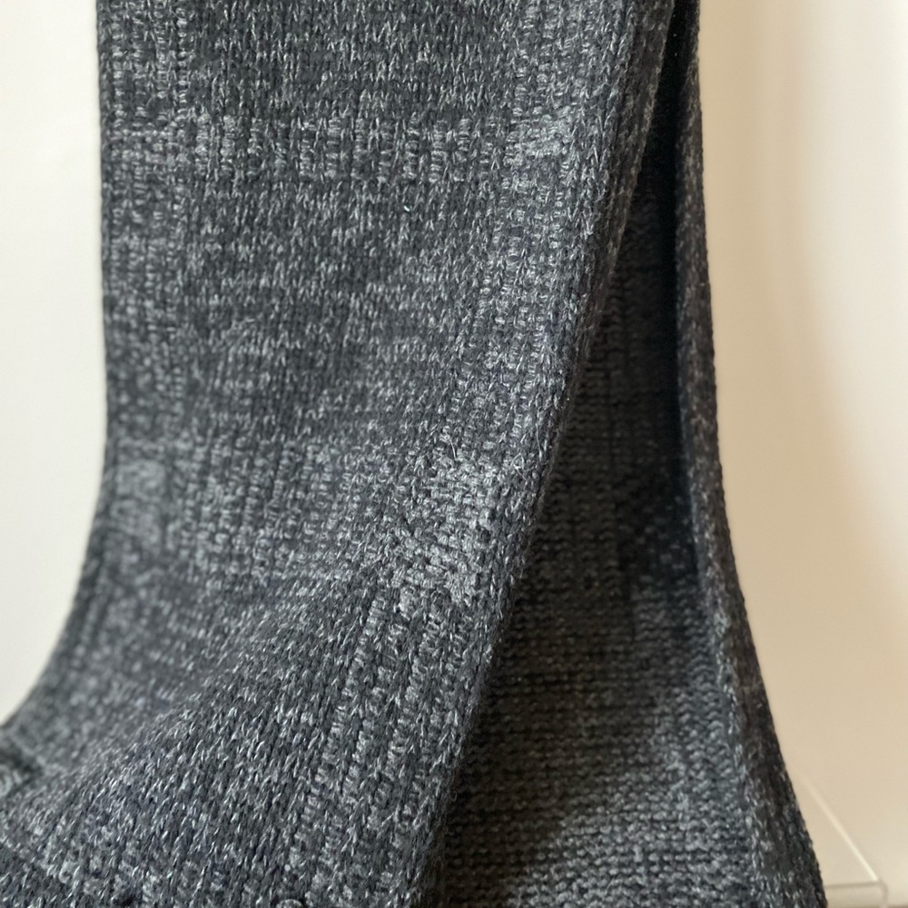 Louis vuitton grey damier wool scarf - Picture 9 of 12